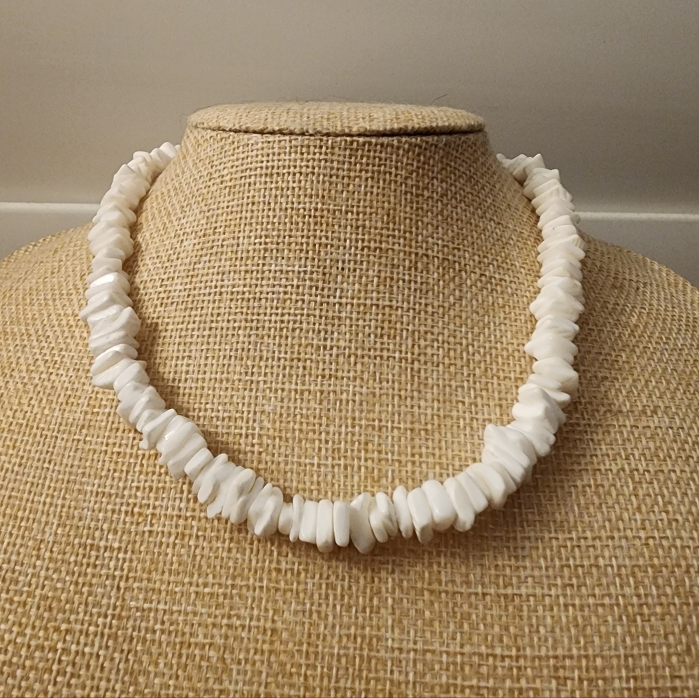 Vintage White Shell Necklace Choker Hawaiian Beach Surfer Style Seashell Chip